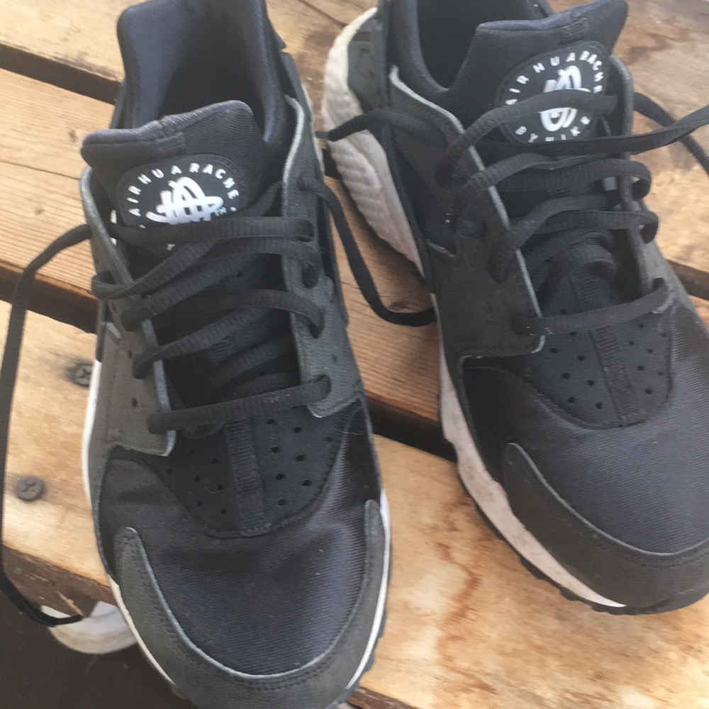 Black white Nike’s shoes